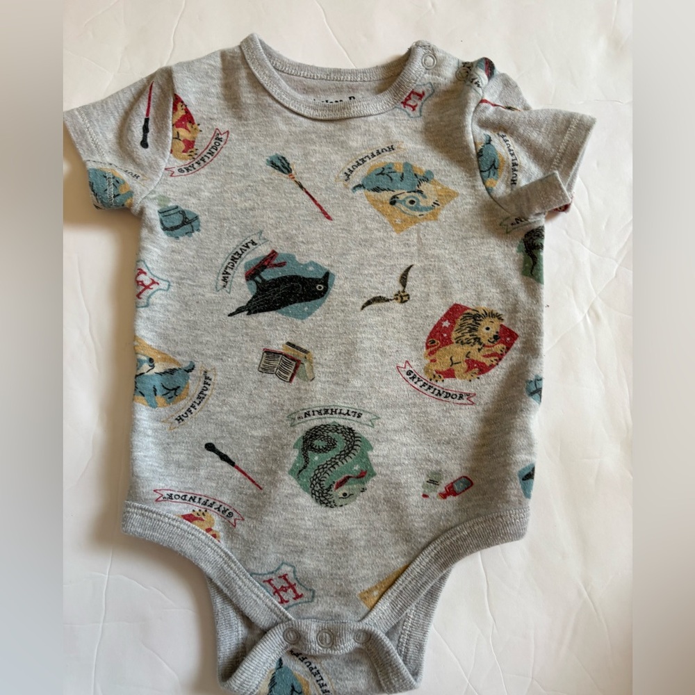 Harry Potter Hogworts onesie 6-9 months